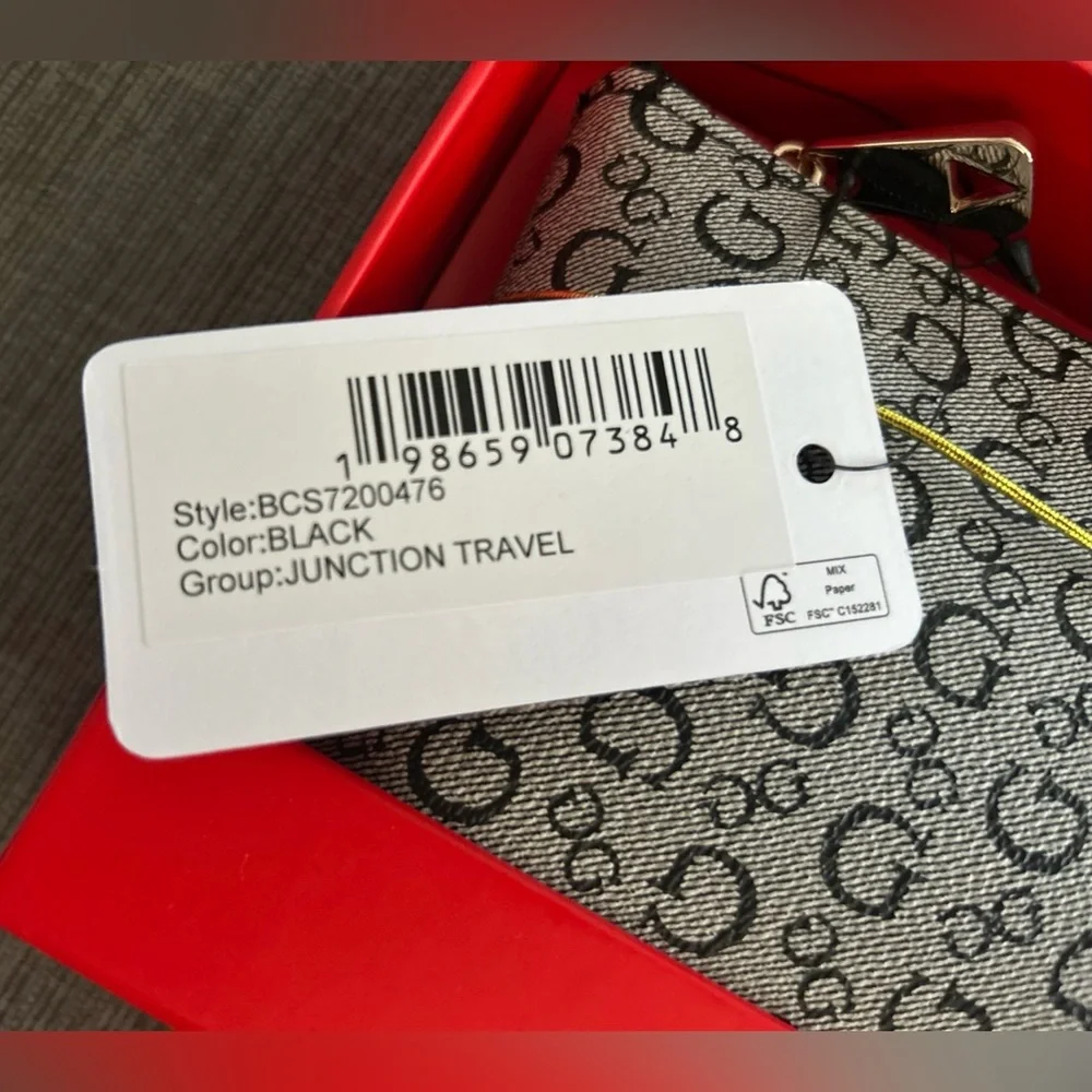 GUESS Junction Travel Cosmetic Bag and Keychain Gift Set Black NWT